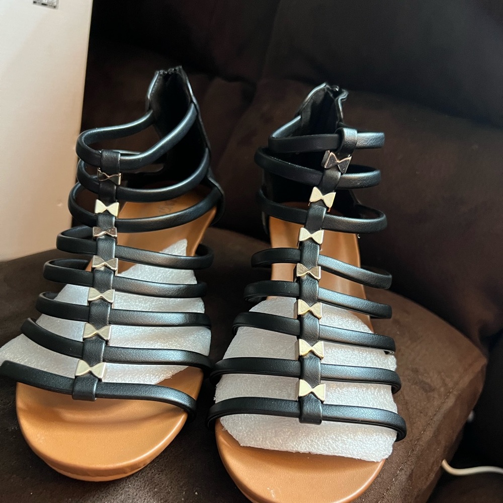 Xiangly black wedge sandal. Size 10